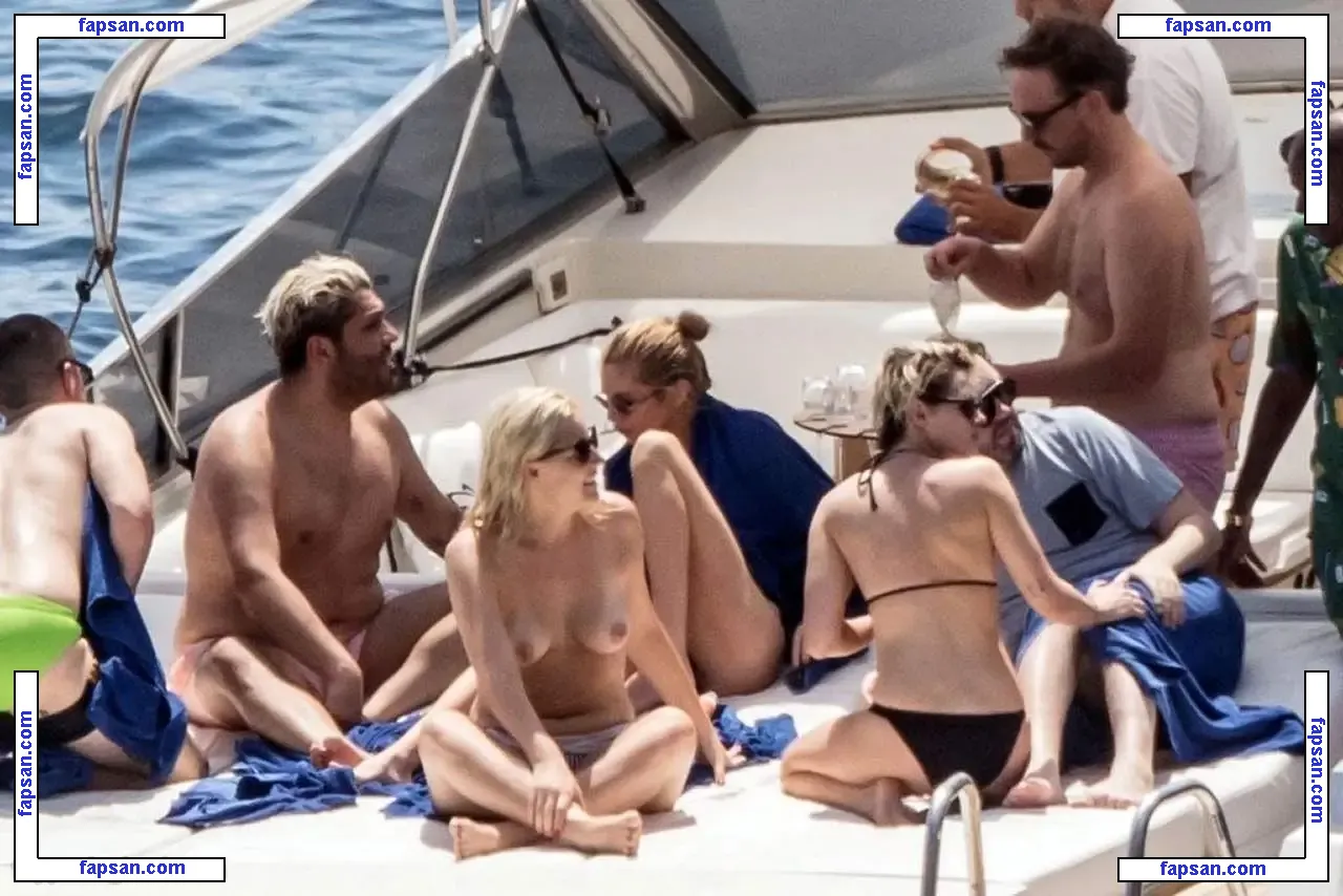 Kristen Stewart nude photo #1357 from OnlyFans