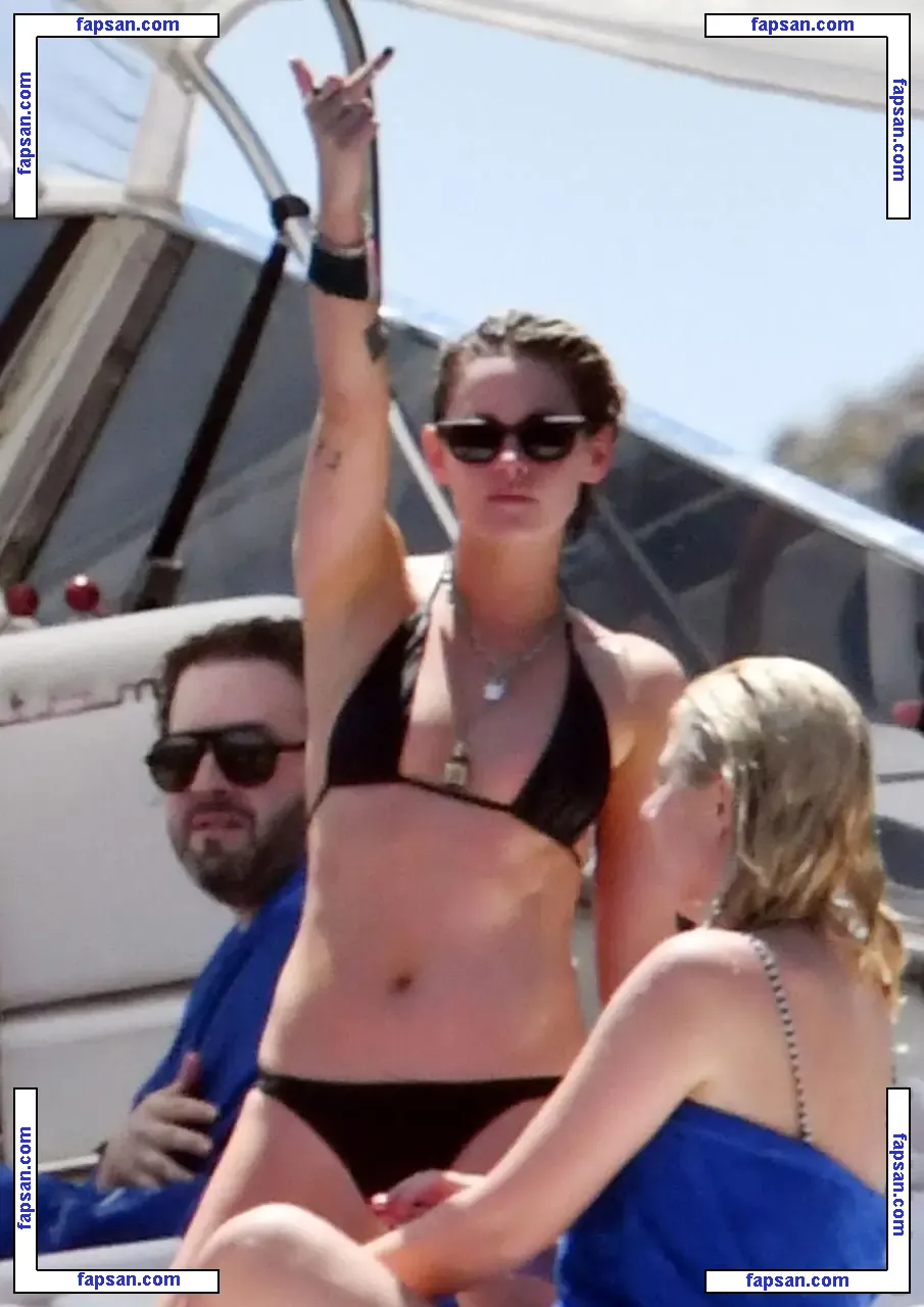 Kristen Stewart nude photo #1358 from OnlyFans