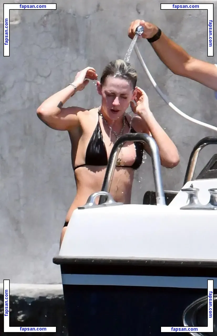 Kristen Stewart nude photo #1365 from OnlyFans