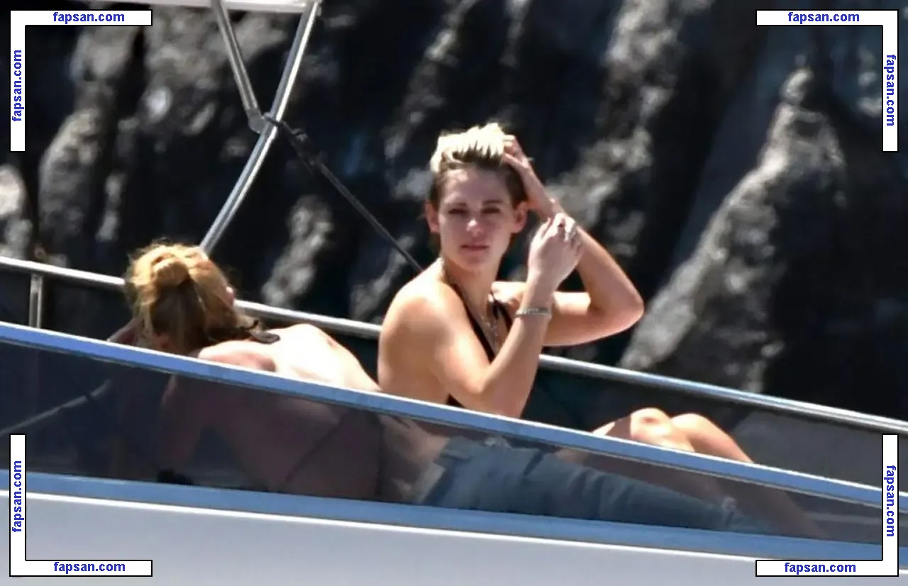 Kristen Stewart nude photo #1368 from OnlyFans