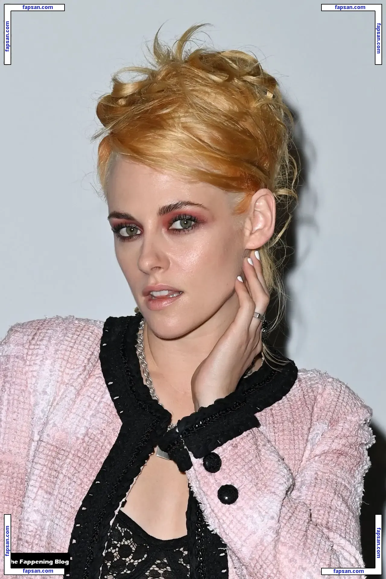 Kristen Stewart nude photo #1913 from OnlyFans