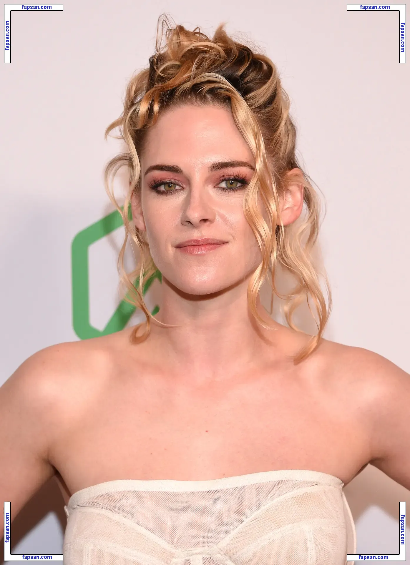 Kristen Stewart nude photo #2092 from OnlyFans