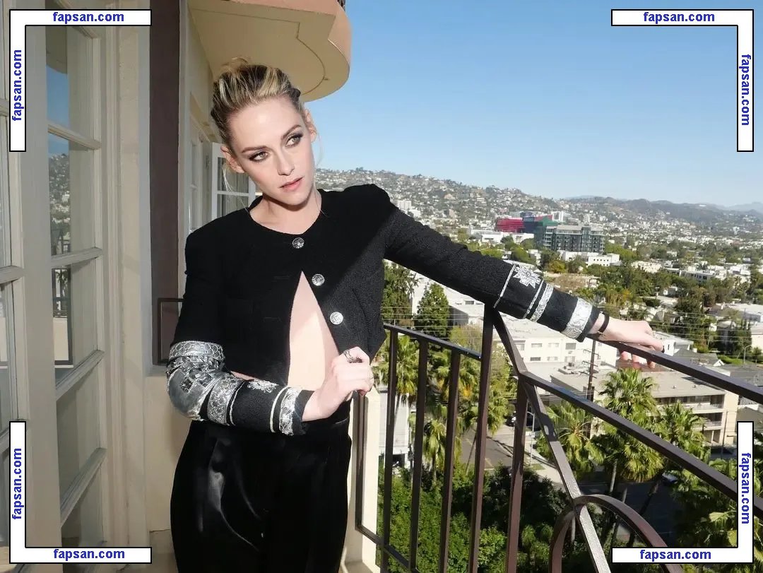 Kristen Stewart nude photo #2093 from OnlyFans