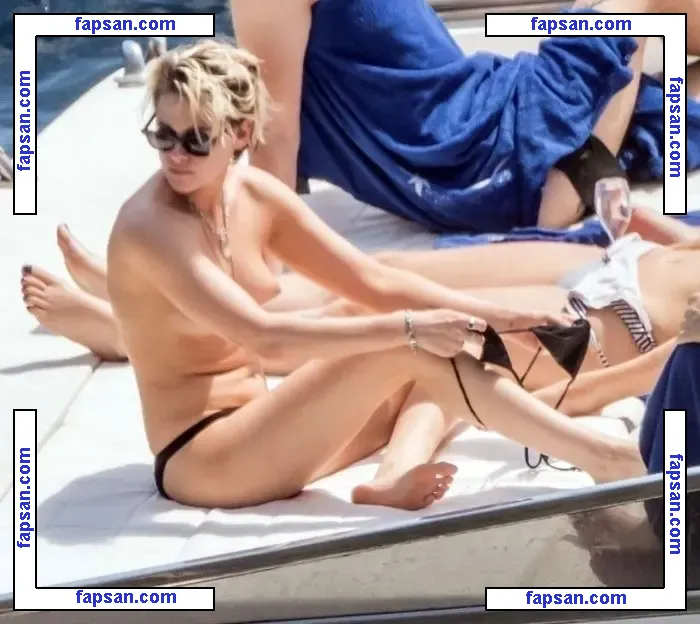 Kristen Stewart nude photo #2103 from OnlyFans