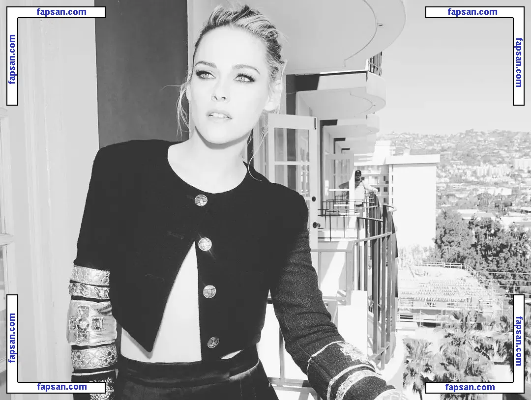 Kristen Stewart nude photo #2114 from OnlyFans