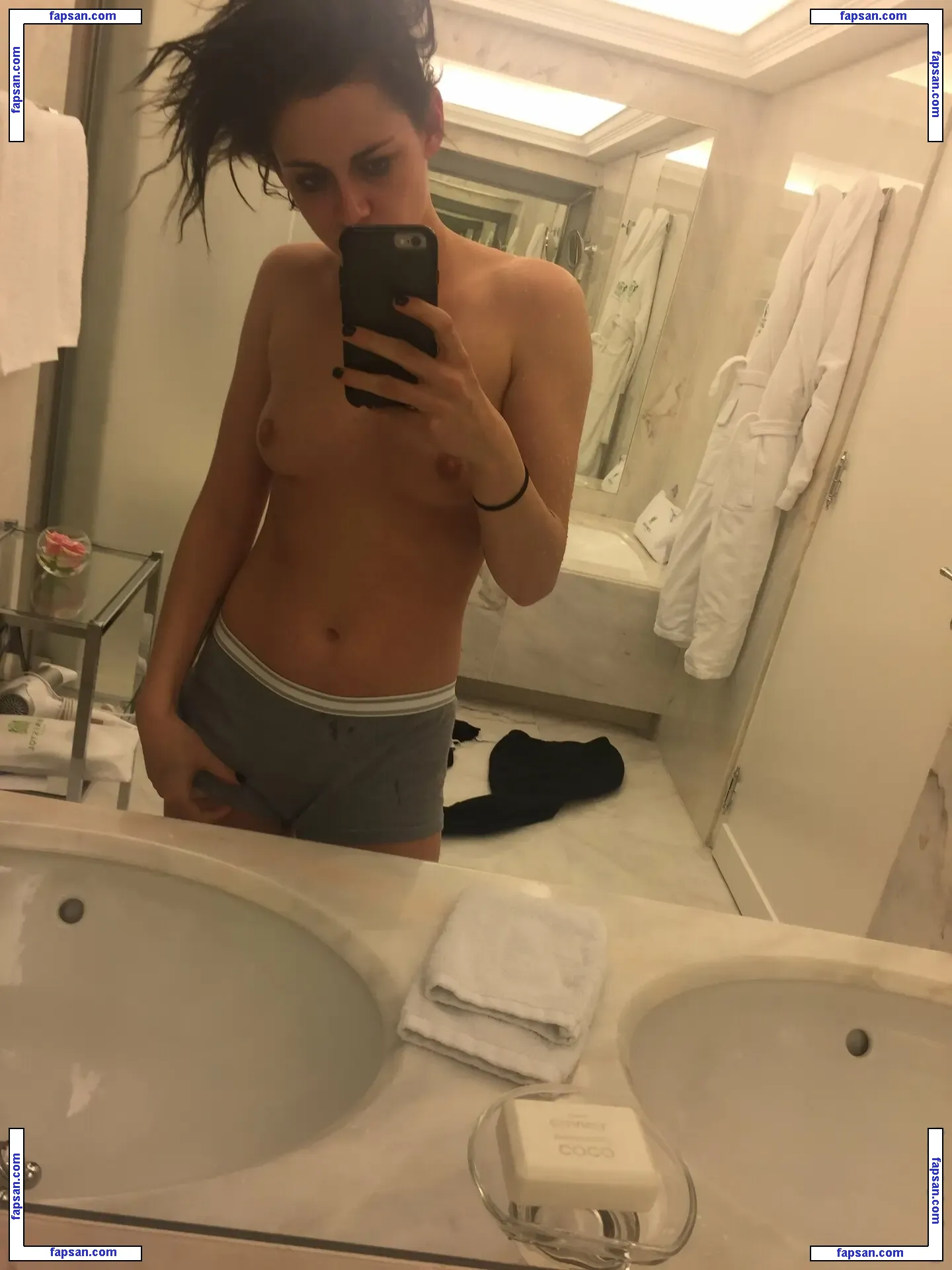Kristen Stewart nude photo #2556 from OnlyFans