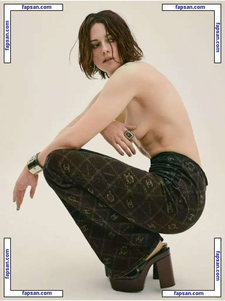 Kristen Stewart nude photo #2670 from OnlyFans