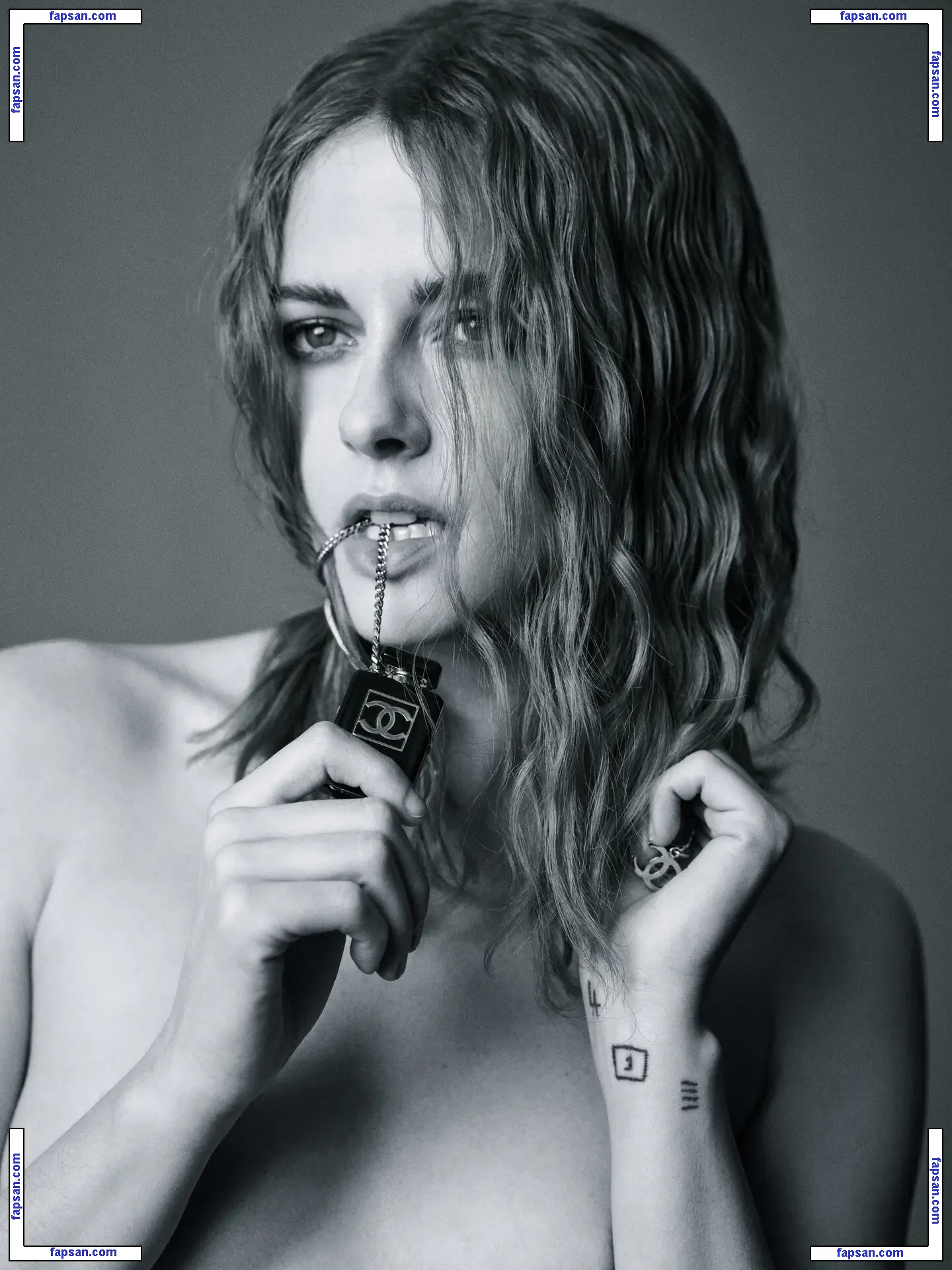 Kristen Stewart nude photo #2687 from OnlyFans