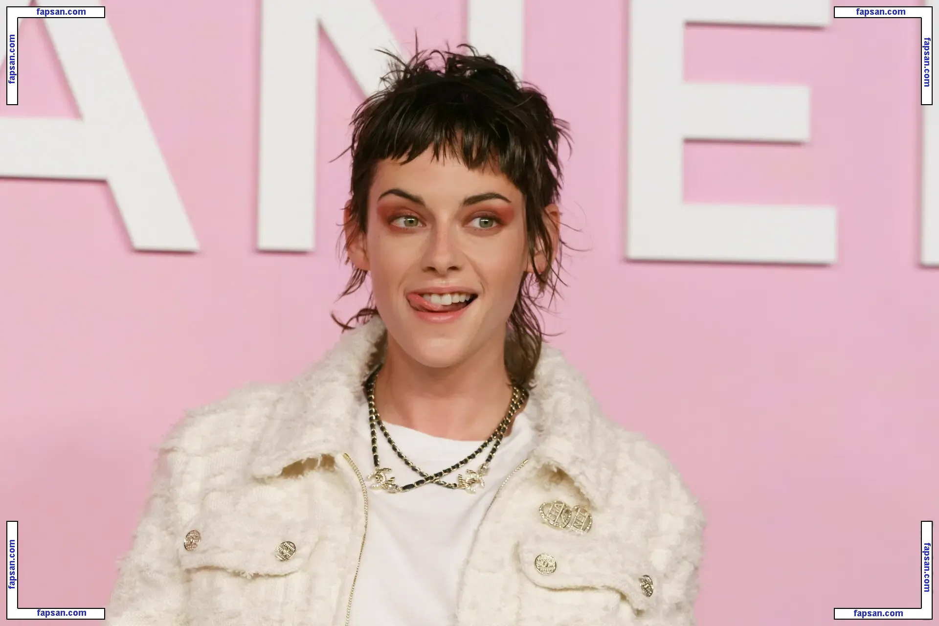 Kristen Stewart nude photo #2703 from OnlyFans