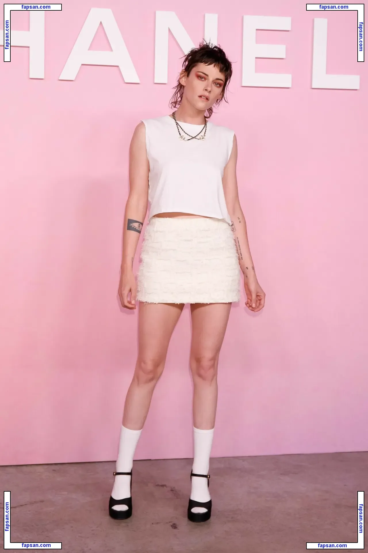 Kristen Stewart nude photo #2714 from OnlyFans