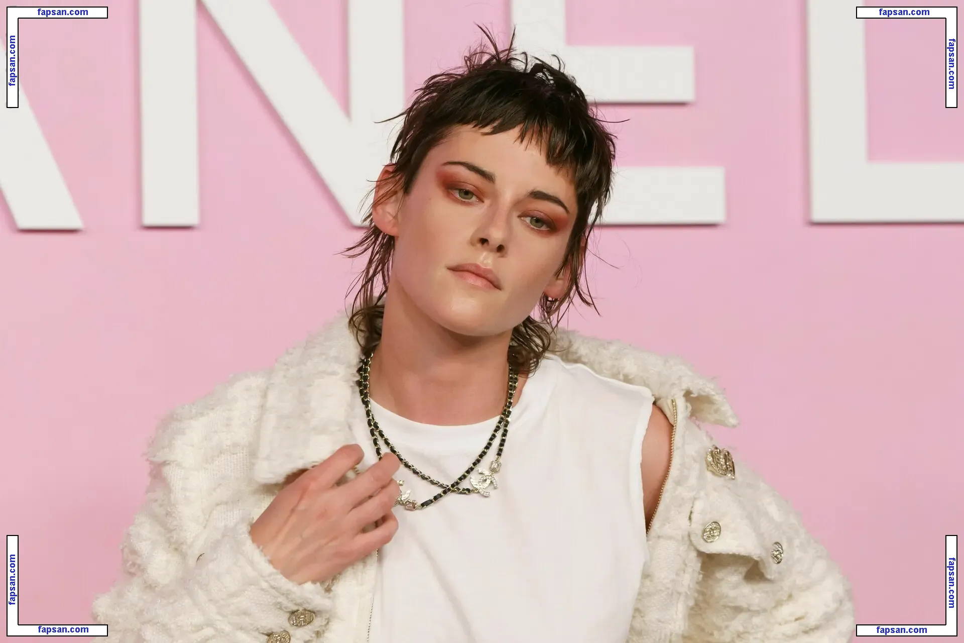 Kristen Stewart nude photo #2723 from OnlyFans