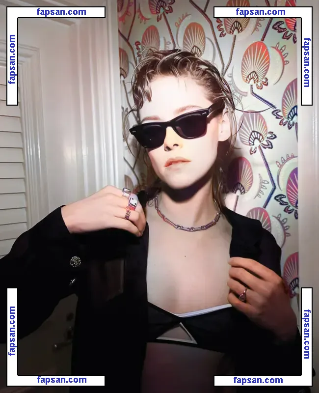 Kristen Stewart nude photo #2964 from OnlyFans