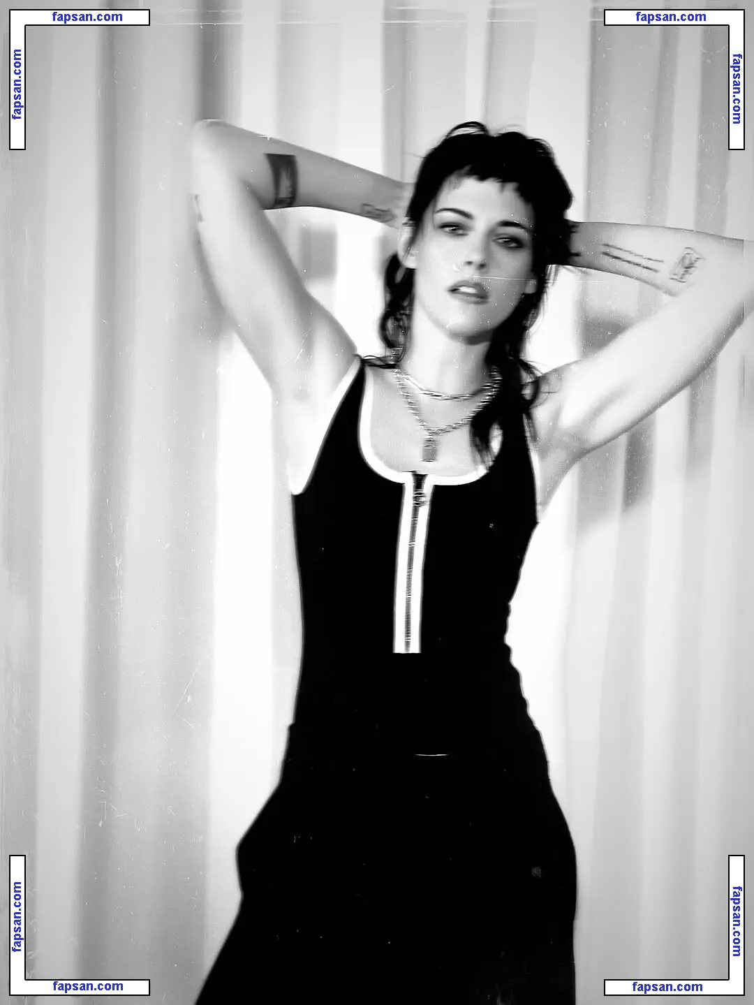 Kristen Stewart голая фото #3313 с Онлифанс