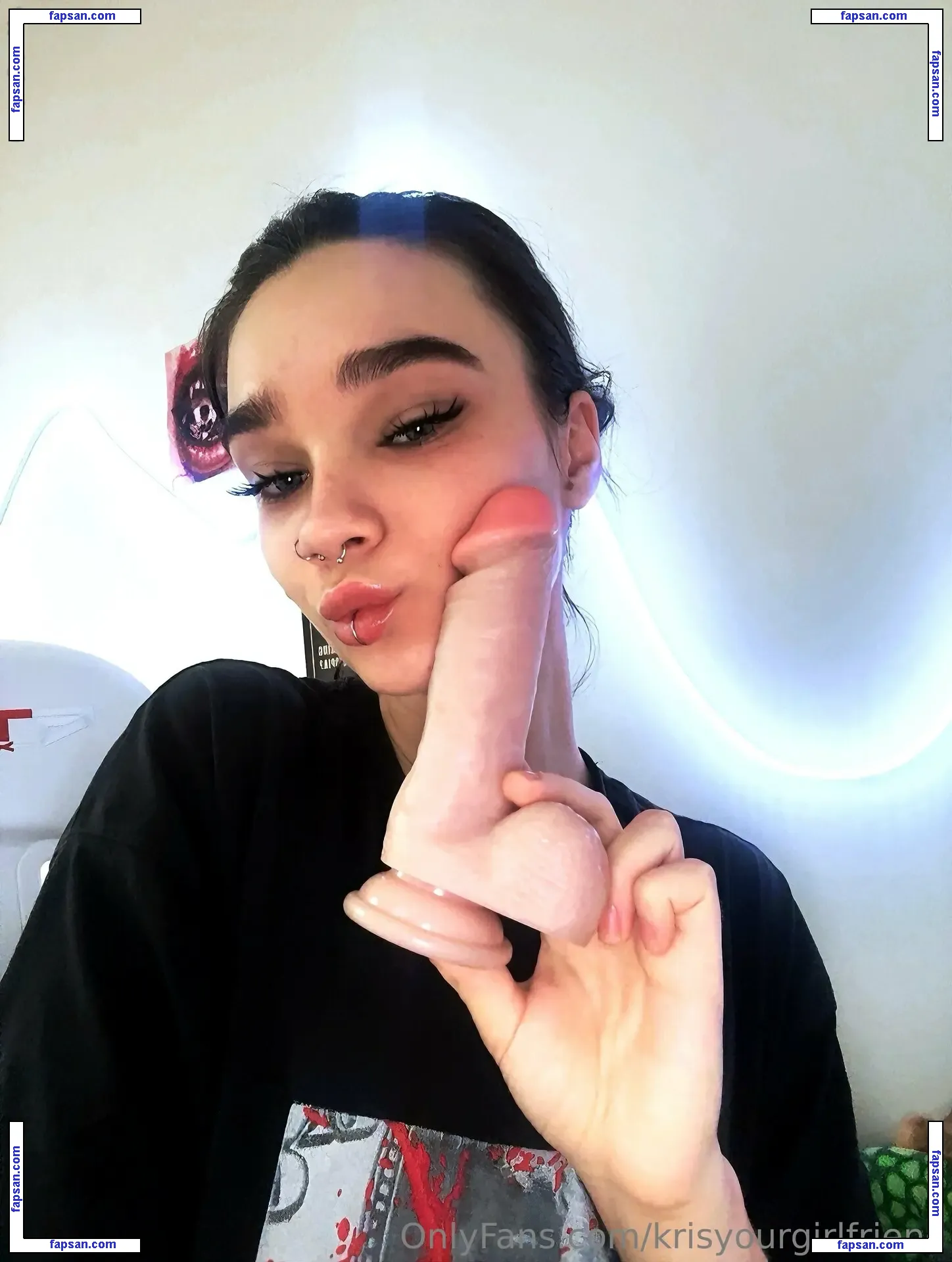 krisyourgirlfriend nude photo #0007 from OnlyFans