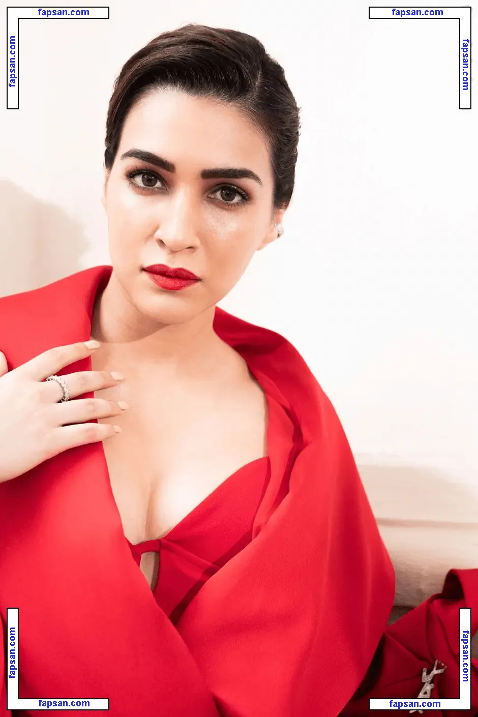 Kriti Sanon голая фото #0040 с Онлифанс