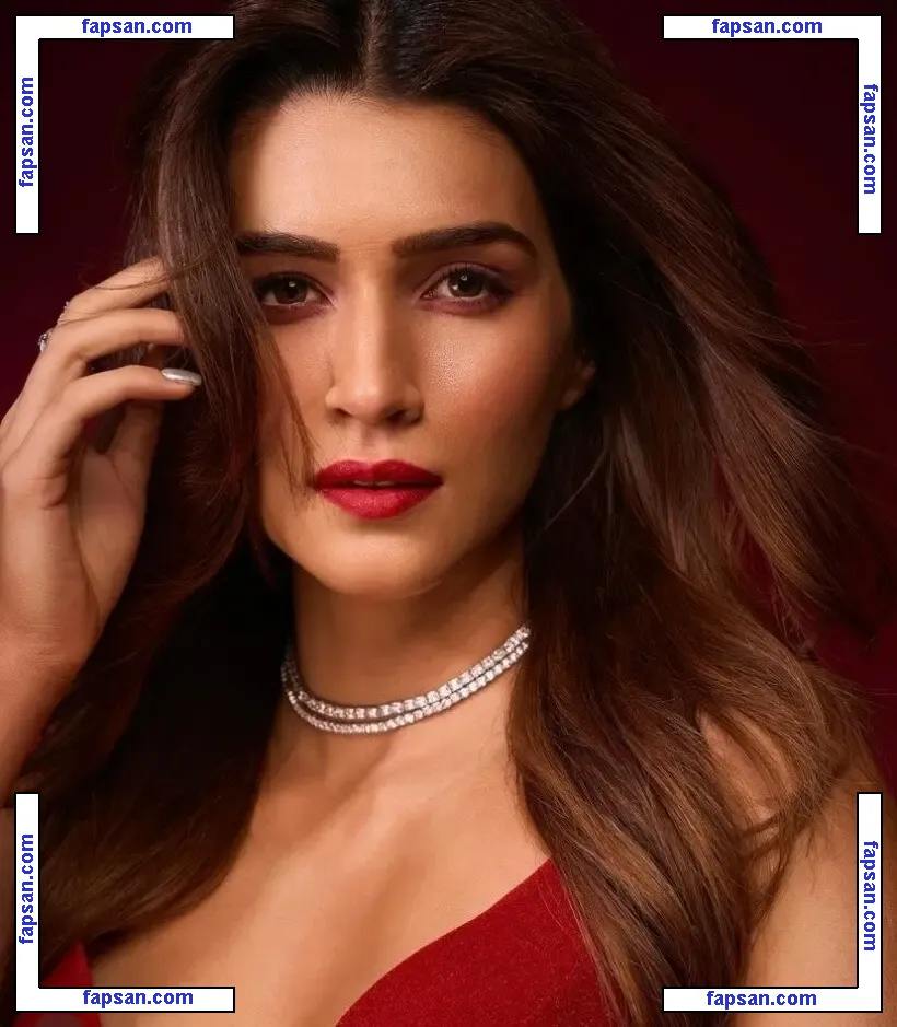 Kriti Sanon голая фото #0048 с Онлифанс