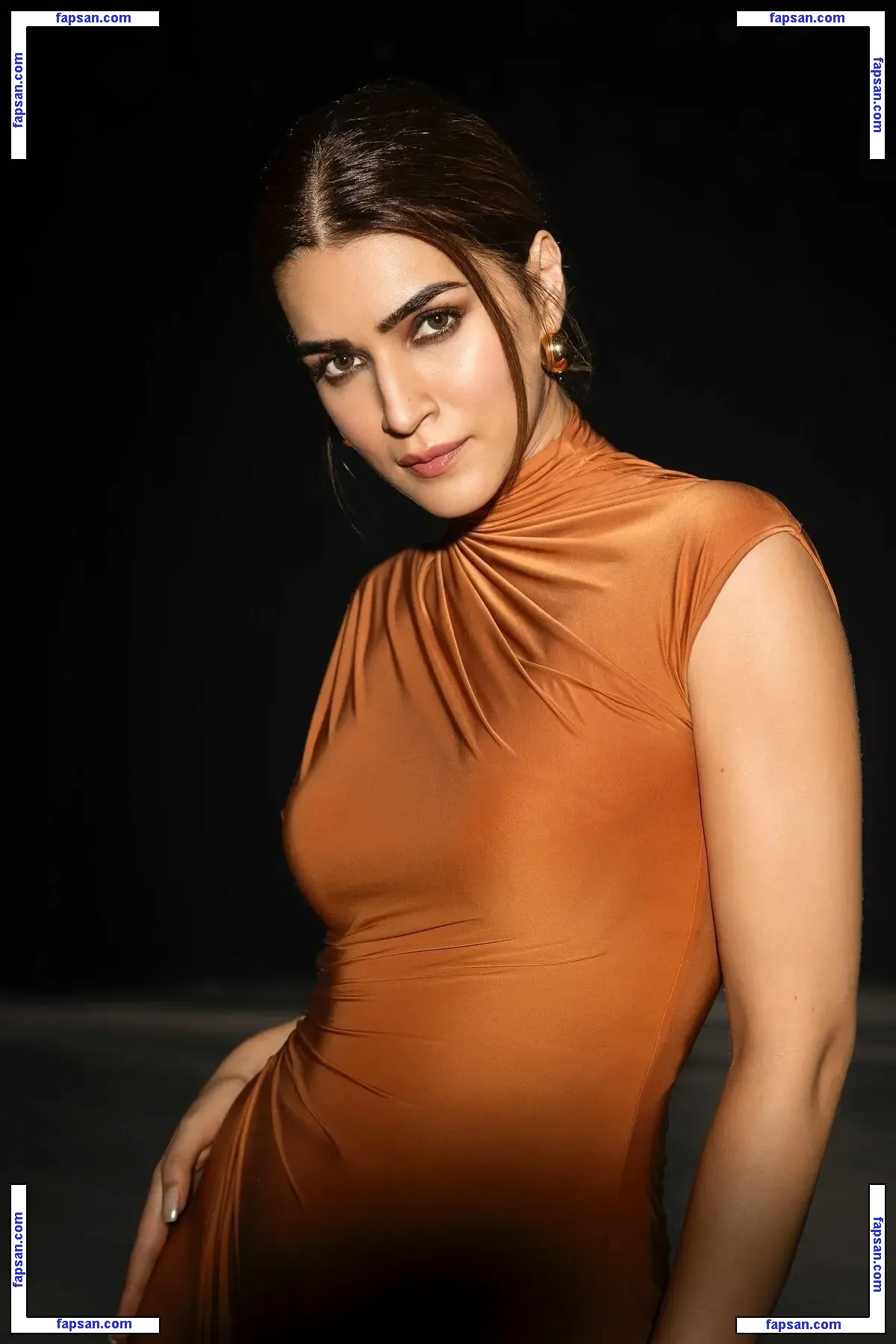 Kriti Sanon голая фото #0050 с Онлифанс