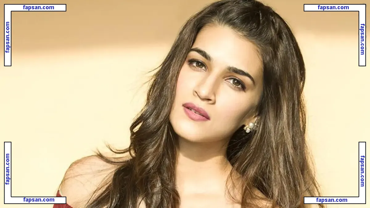 Kriti Sanon голая фото #0053 с Онлифанс
