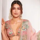 Kriti Sanon голая #0051