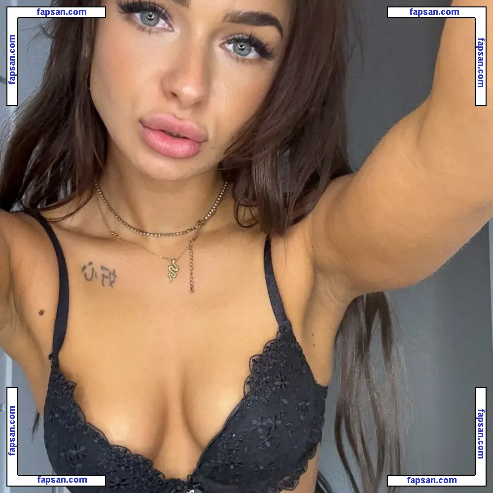 K Sarenka голая фото #0005 с Онлифанс