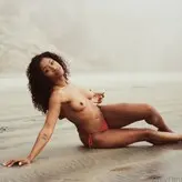 Kwhxte nude #0011