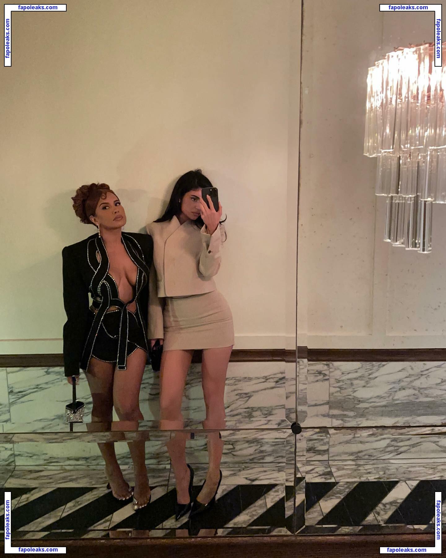 Kylie Jenner / kyliejenner / kyliejenner.2 голая фото #5244 с Онлифанс