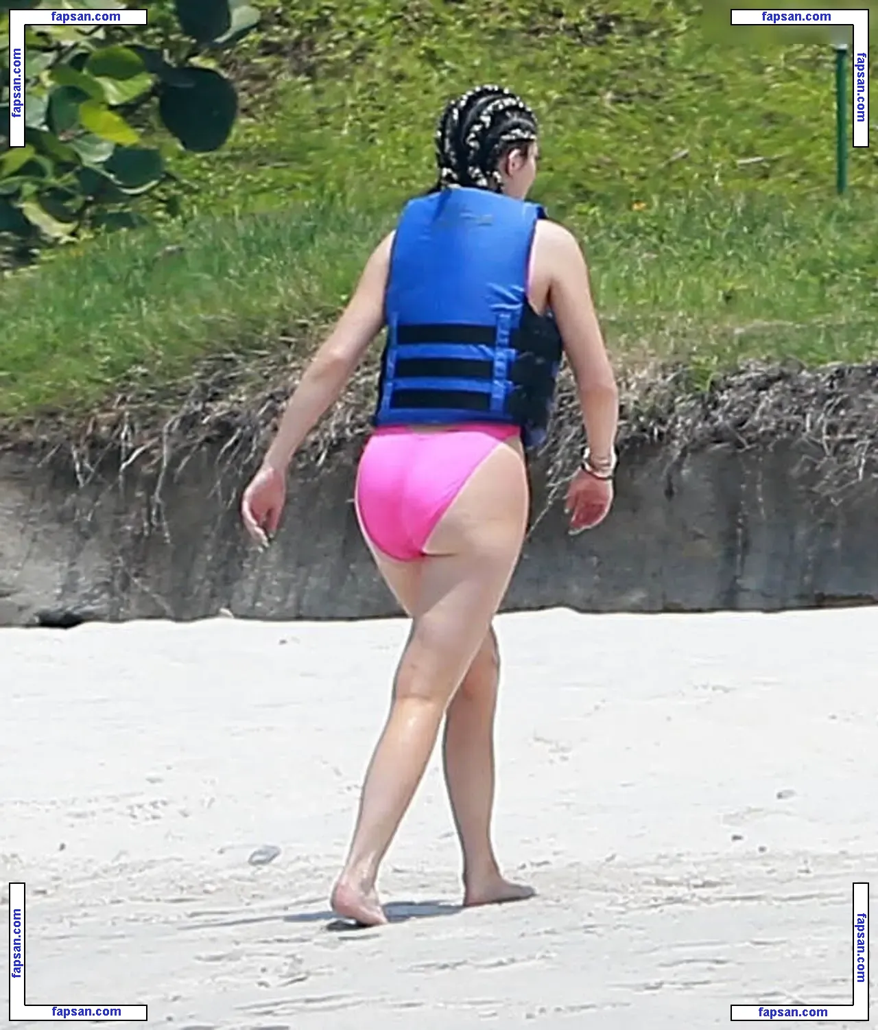 Kylie Jenner nude photo #7426 from OnlyFans