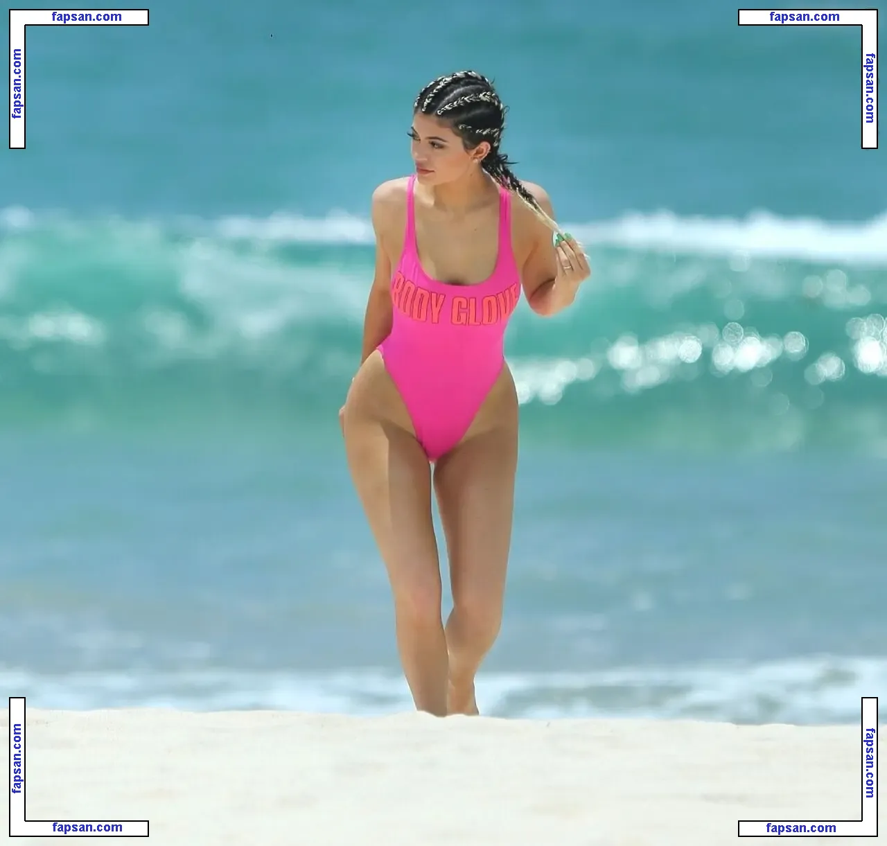 Kylie Jenner nude photo #7427 from OnlyFans
