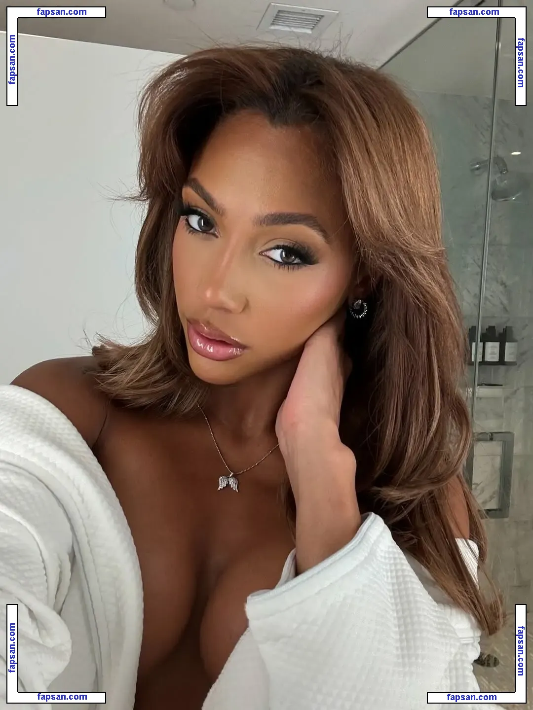 Kysre Rae Gondrezick nude photo #0003 from OnlyFans