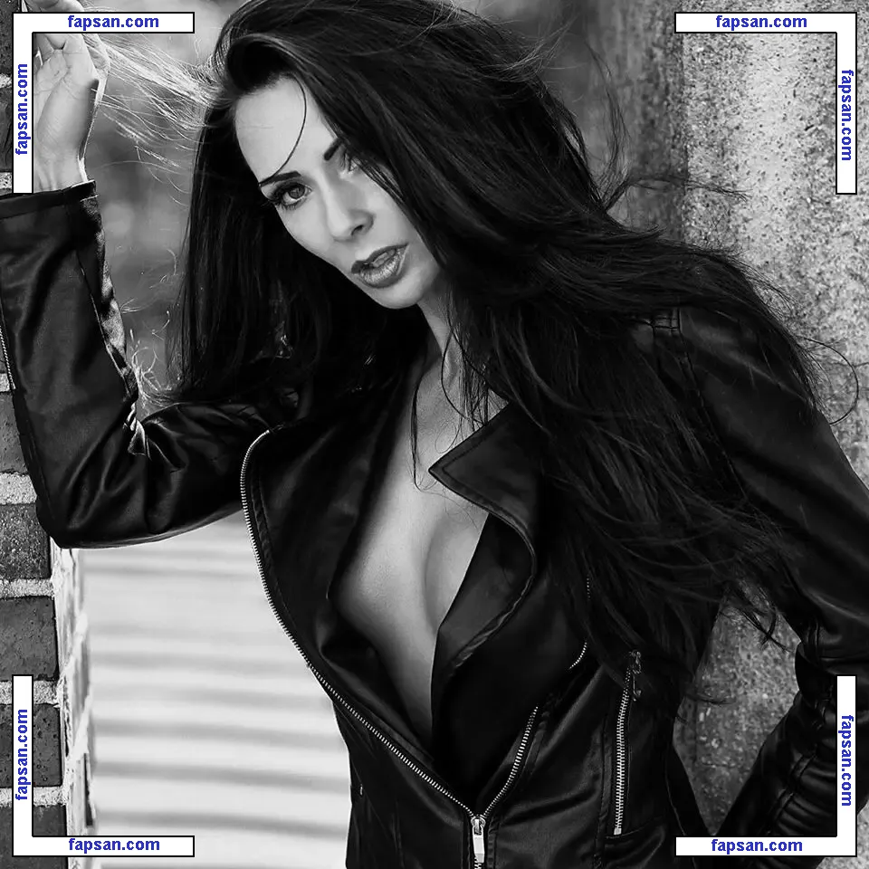 la.bribella голая фото #0003 с Онлифанс