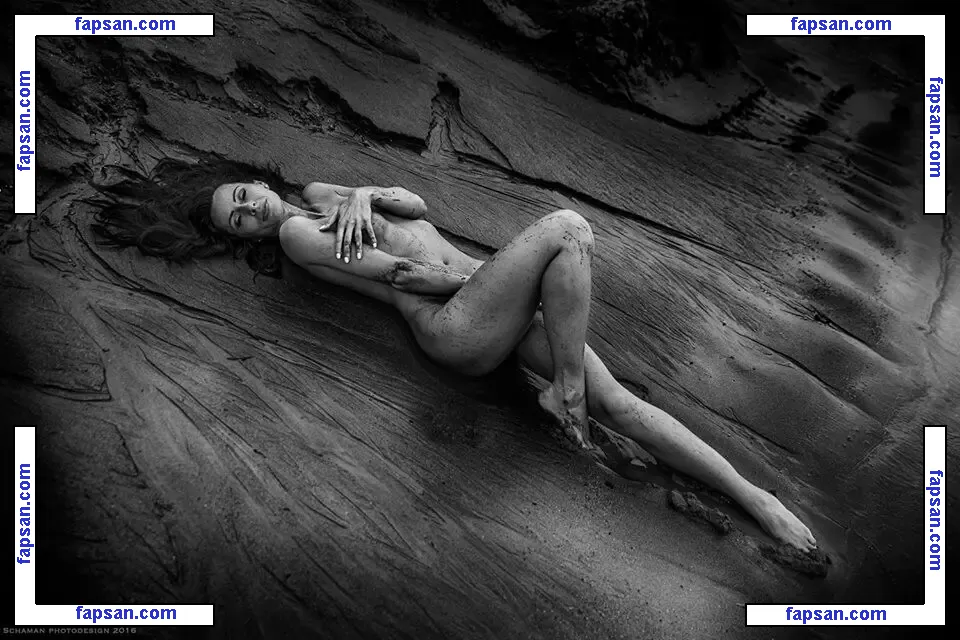 la.bribella голая фото #0004 с Онлифанс