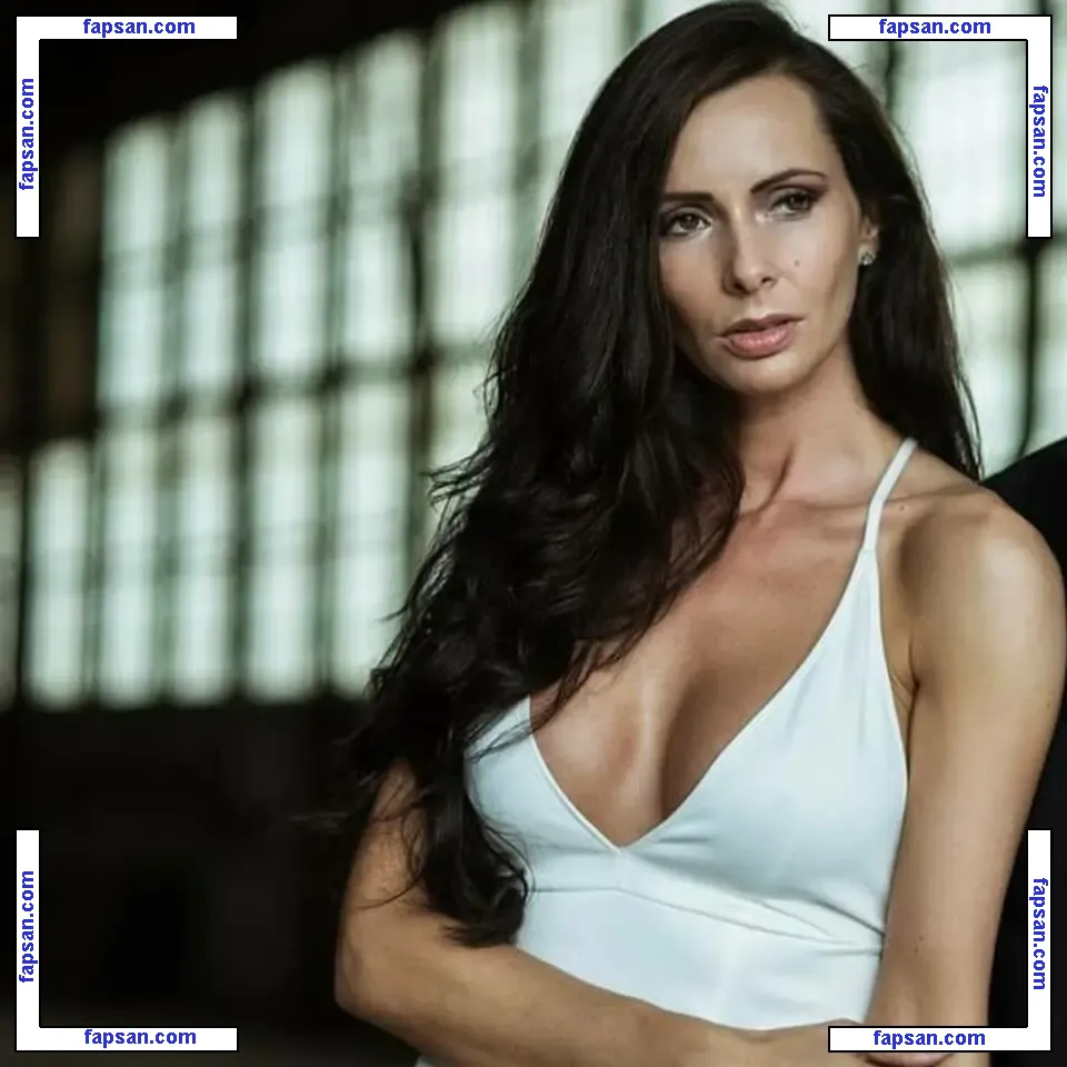 la.bribella голая фото #0006 с Онлифанс