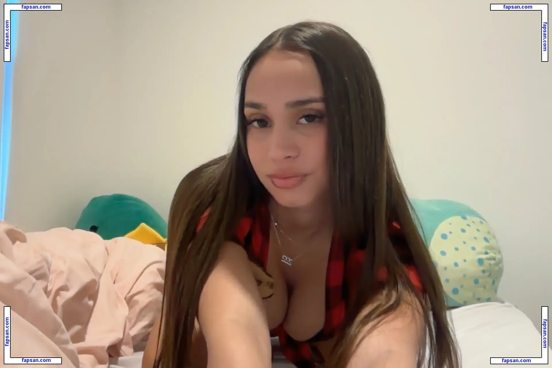 La Camilacruz nude photo #0003 from OnlyFans