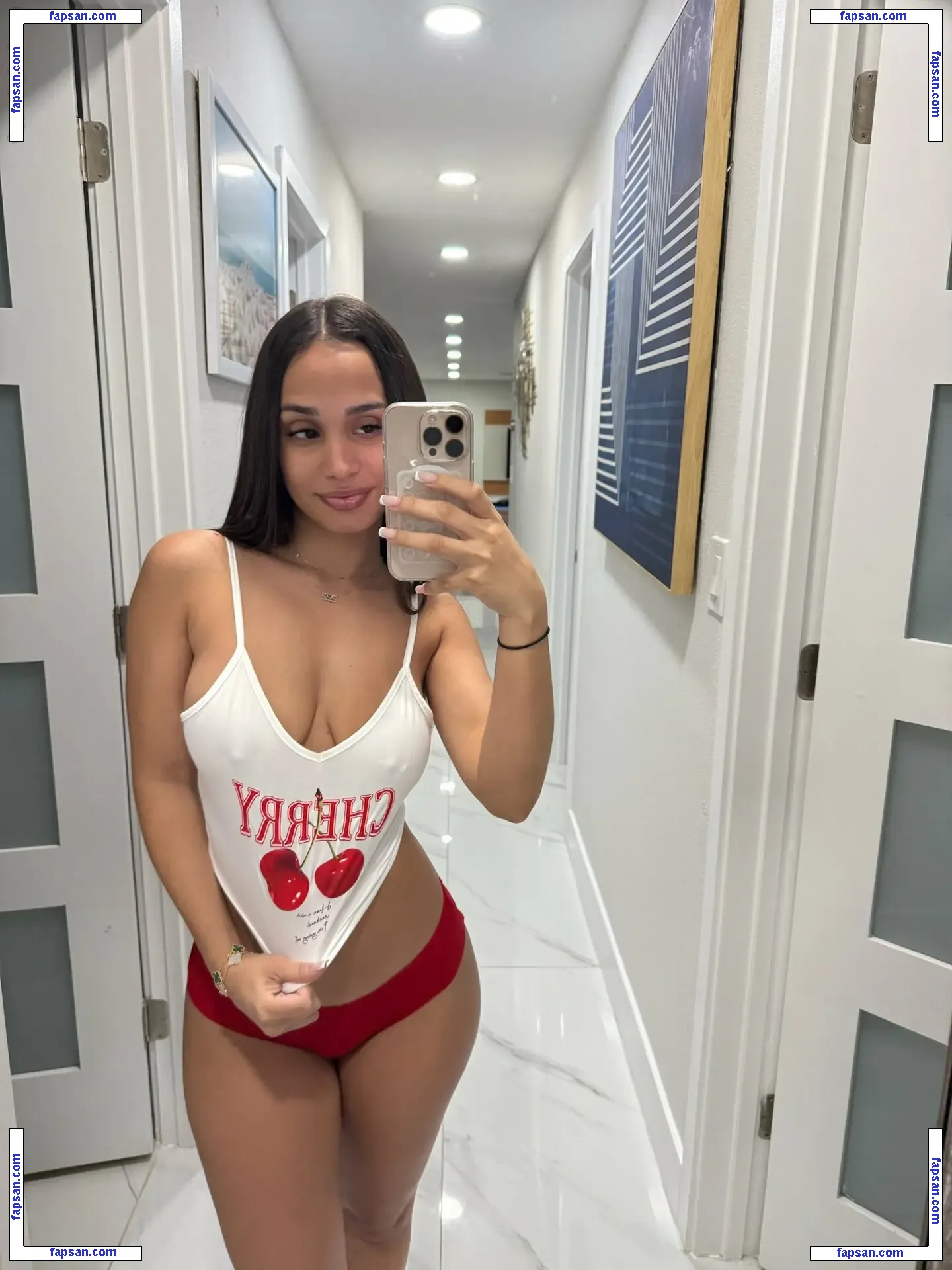 La Camilacruz nude photo #0010 from OnlyFans