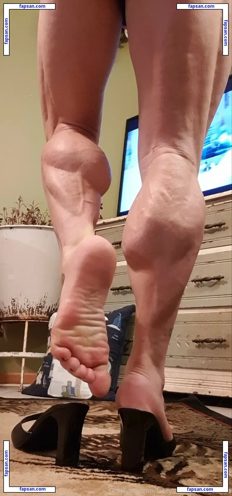 laceys_muscular_calves nude photo #0012 from OnlyFans