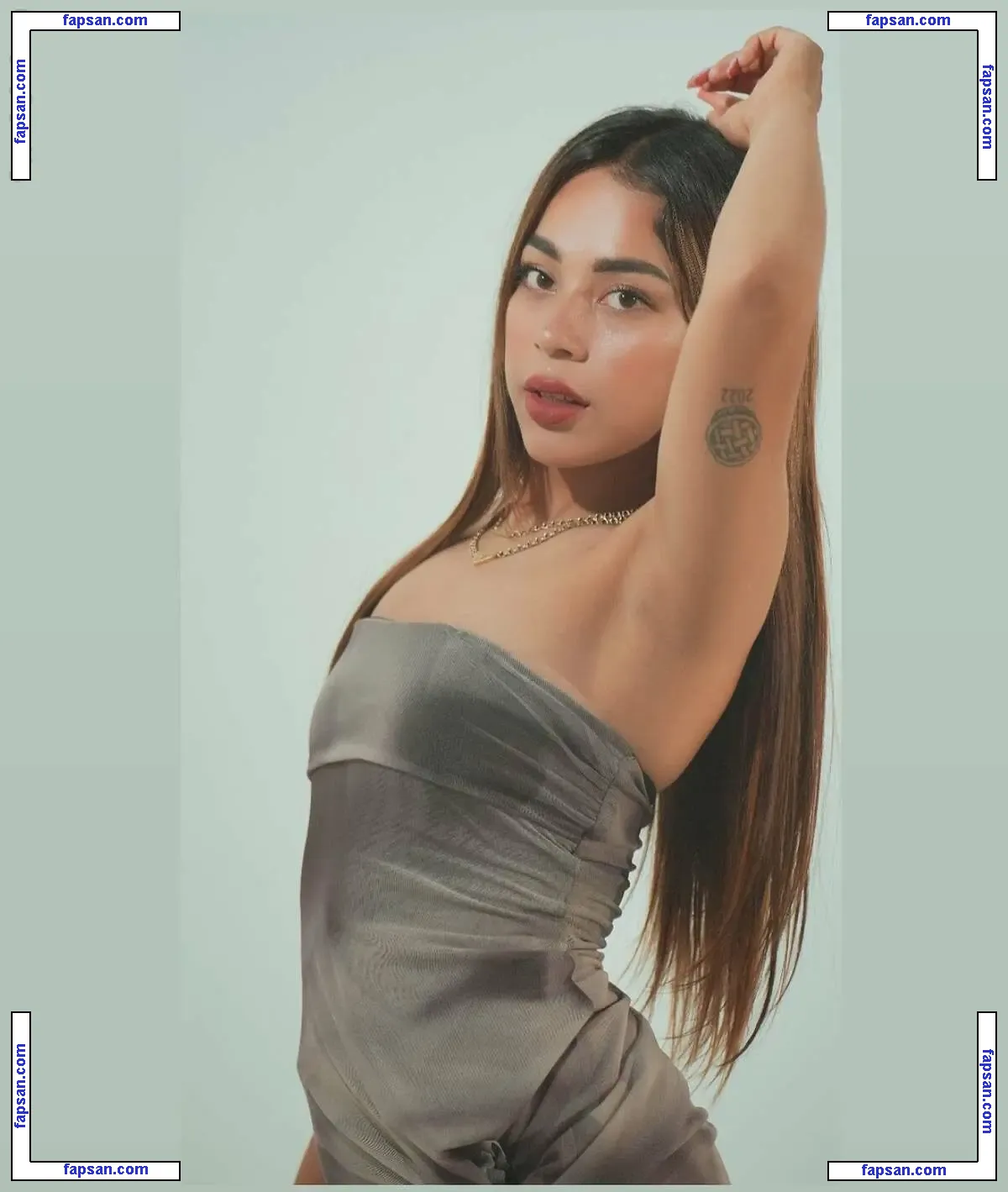 Lady De Pays голая фото #0005 с Онлифанс