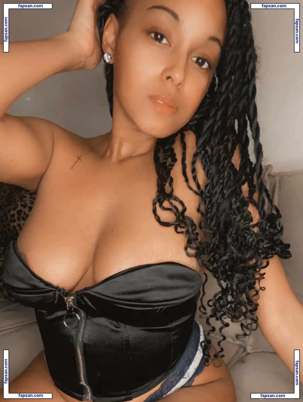 Lady J nude photo #0005 from OnlyFans