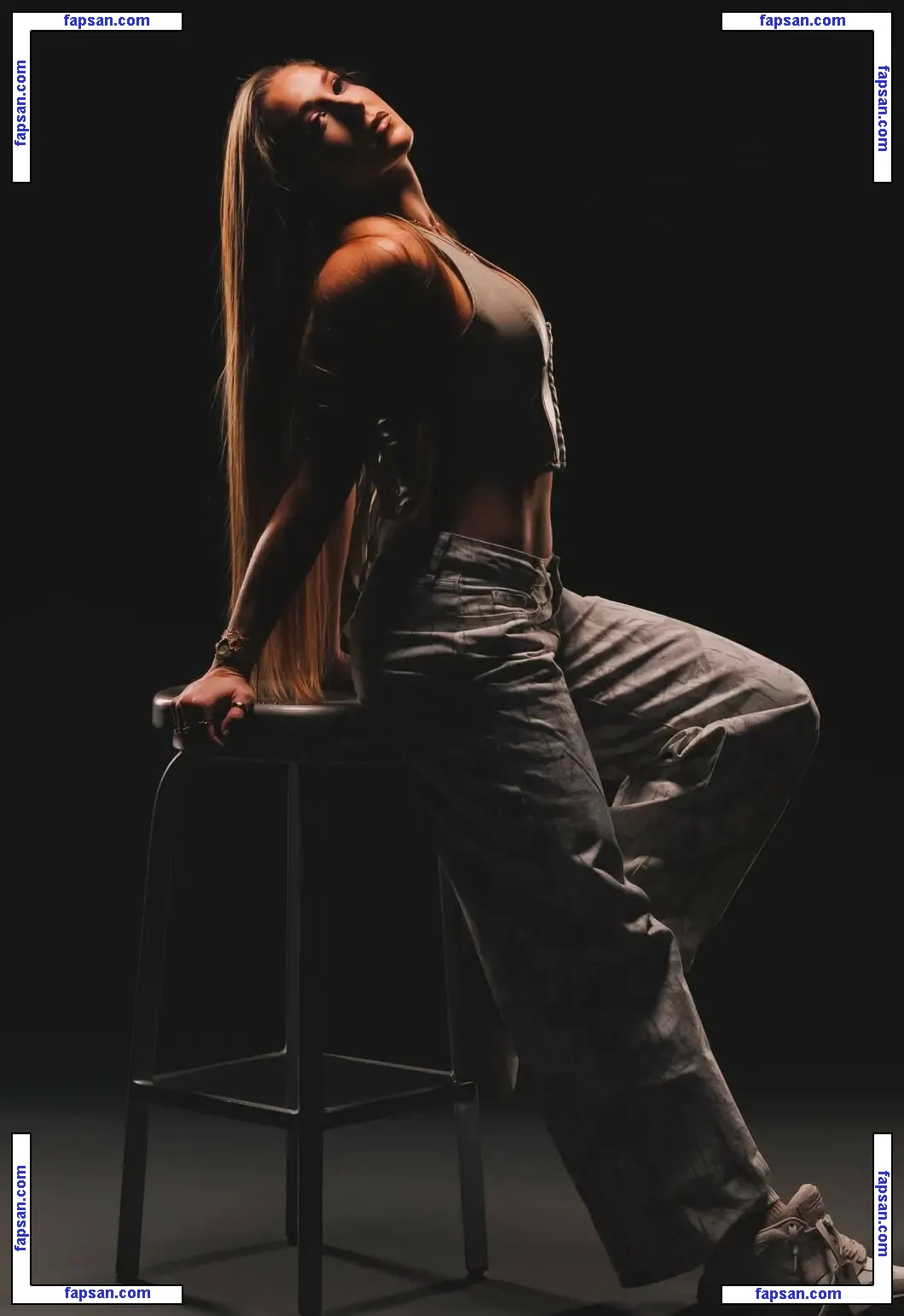 Lainey Reid nude photo #0002 from OnlyFans