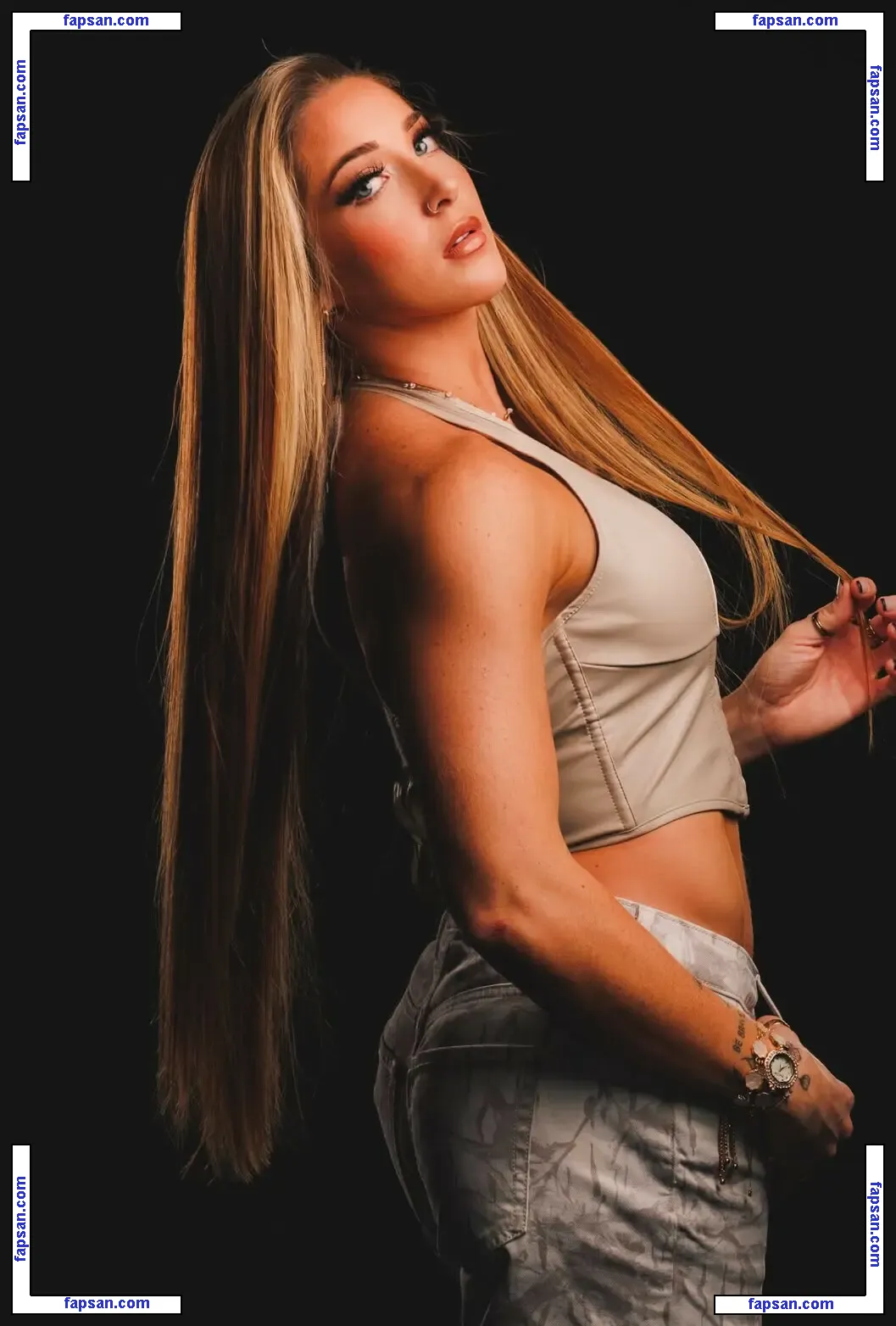 Lainey Reid nude photo #0003 from OnlyFans