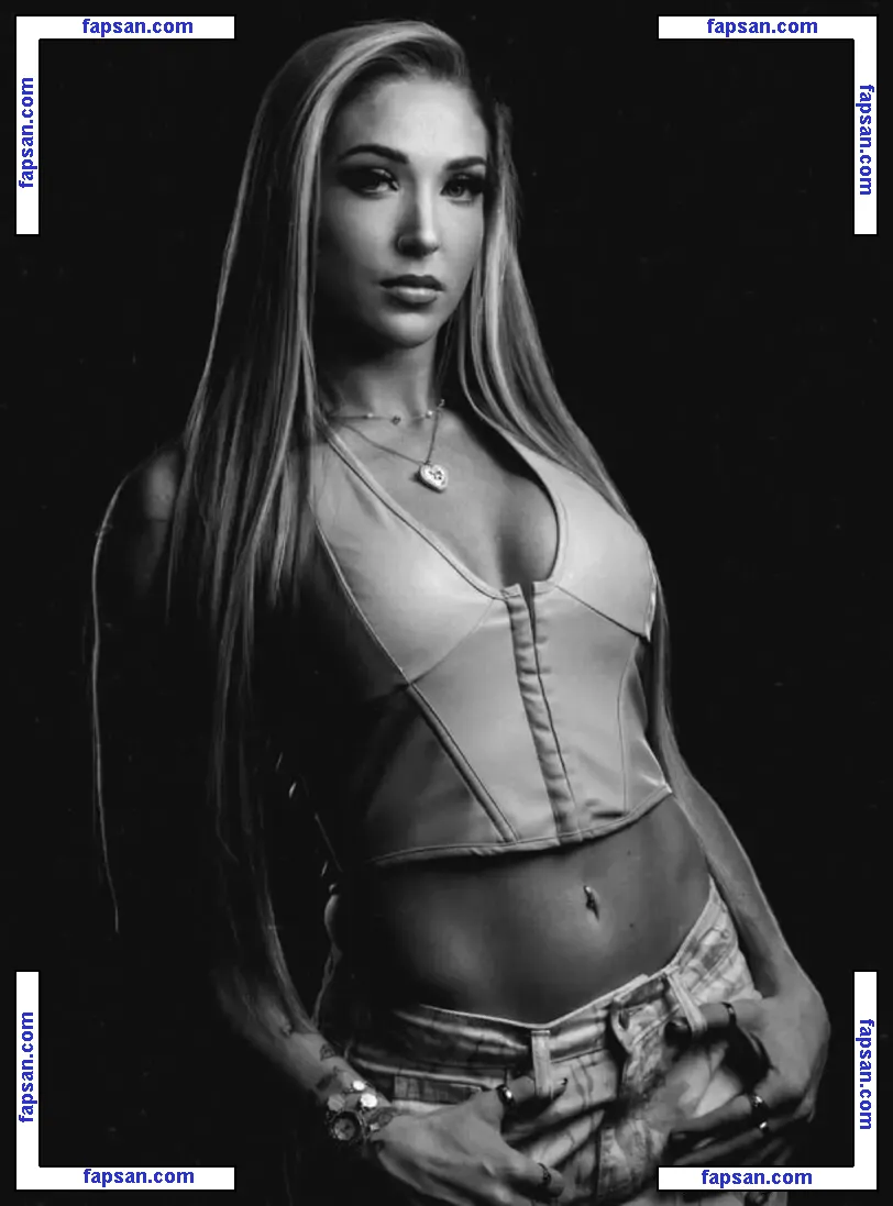 Lainey Reid nude photo #0006 from OnlyFans