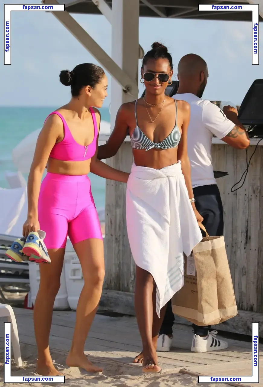 Lais Ribeiro nude photo #0114 from OnlyFans