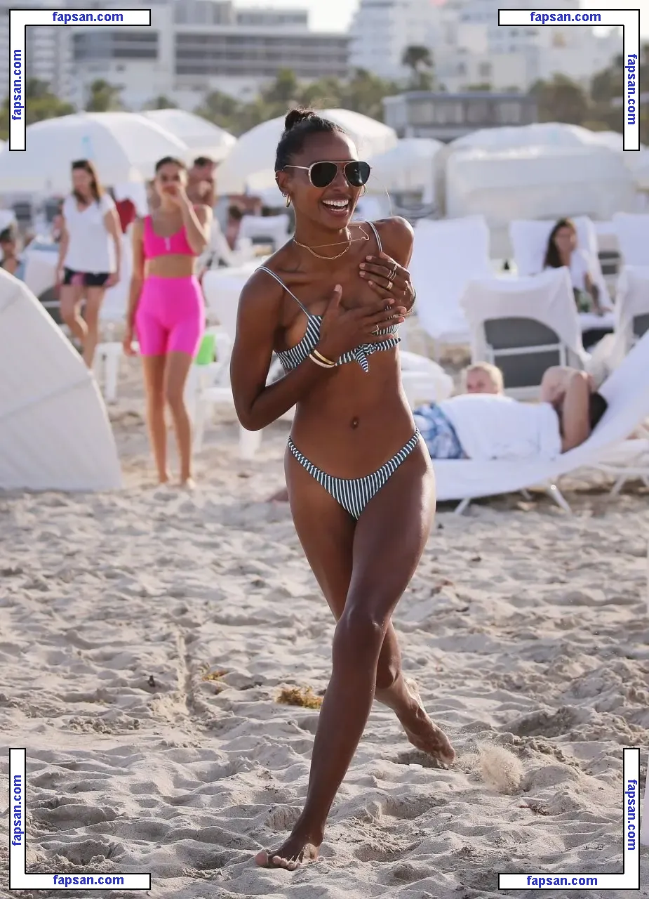Lais Ribeiro nude photo #0141 from OnlyFans