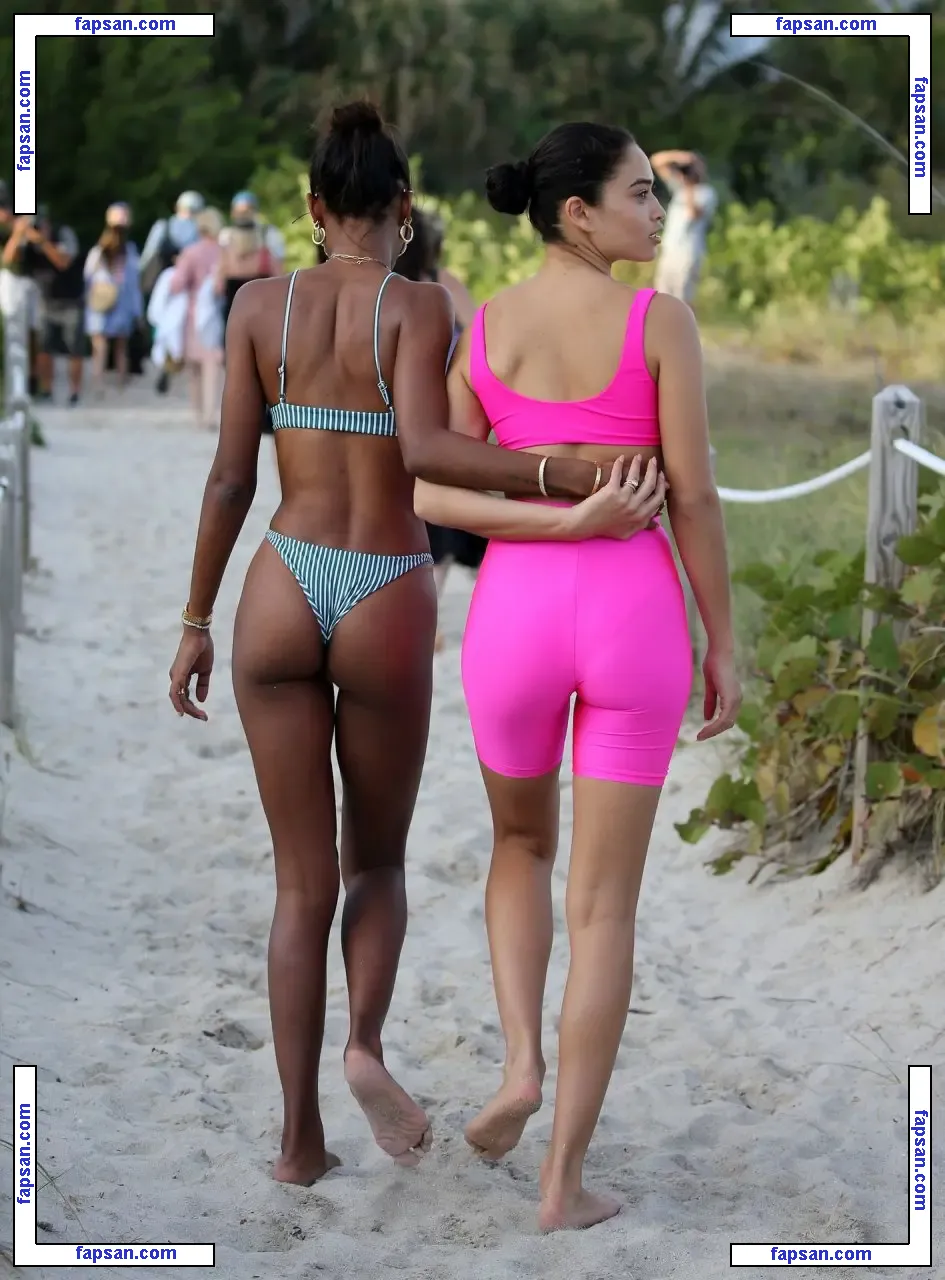 Lais Ribeiro nude photo #0179 from OnlyFans