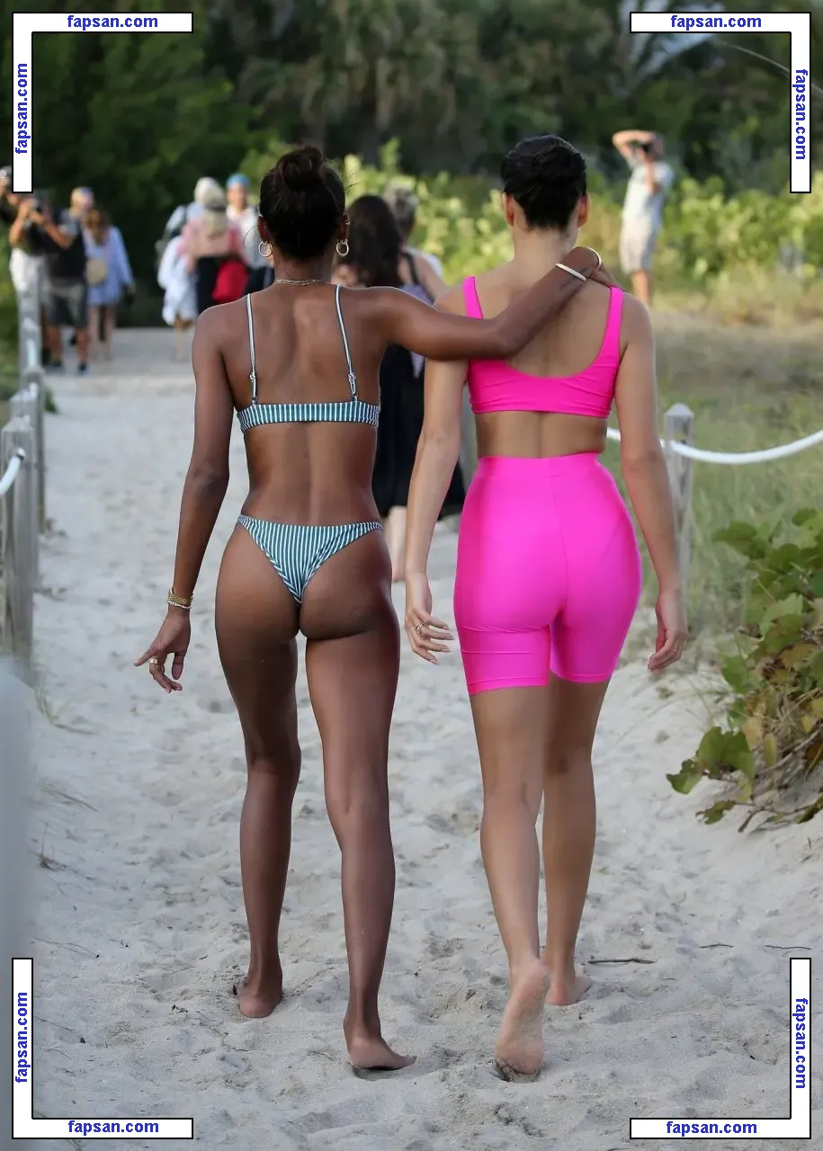 Lais Ribeiro nude photo #0180 from OnlyFans