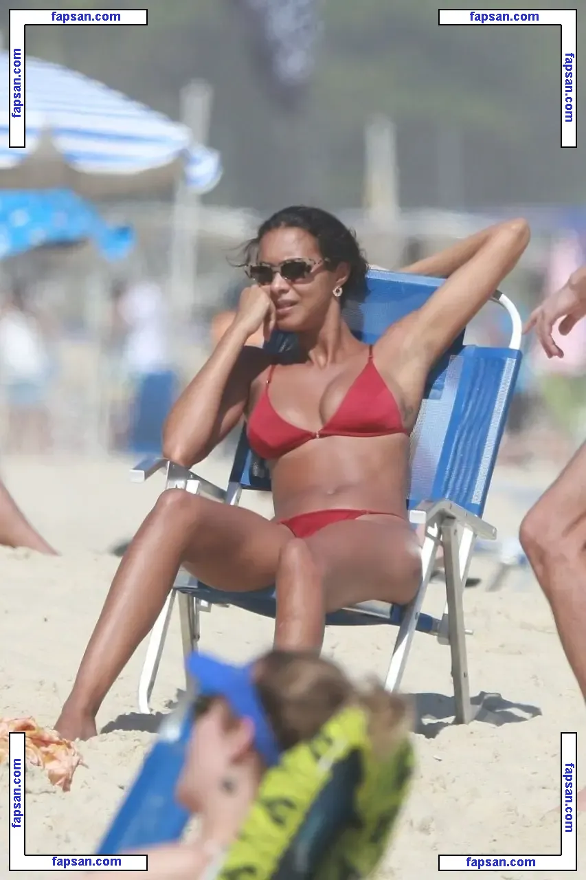 Lais Ribeiro nude photo #0470 from OnlyFans