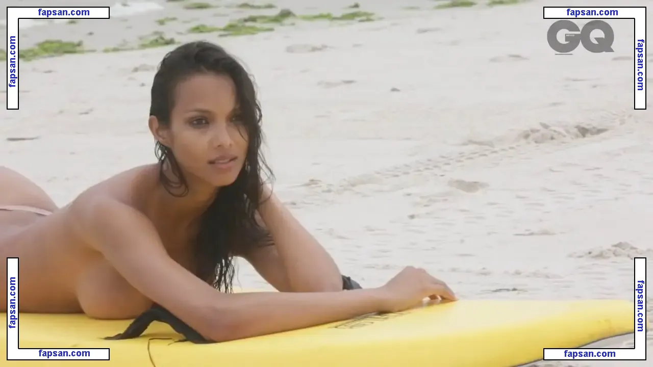 Lais Ribeiro nude photo #1677 from OnlyFans