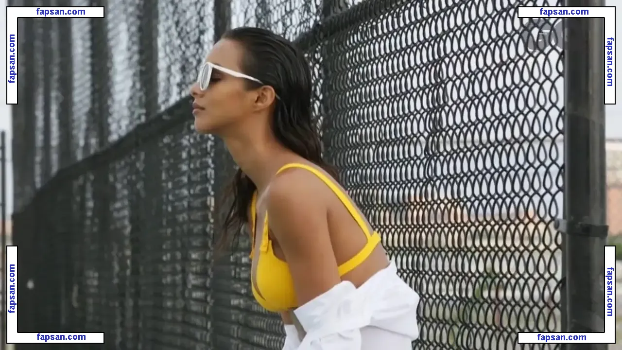Lais Ribeiro nude photo #1689 from OnlyFans
