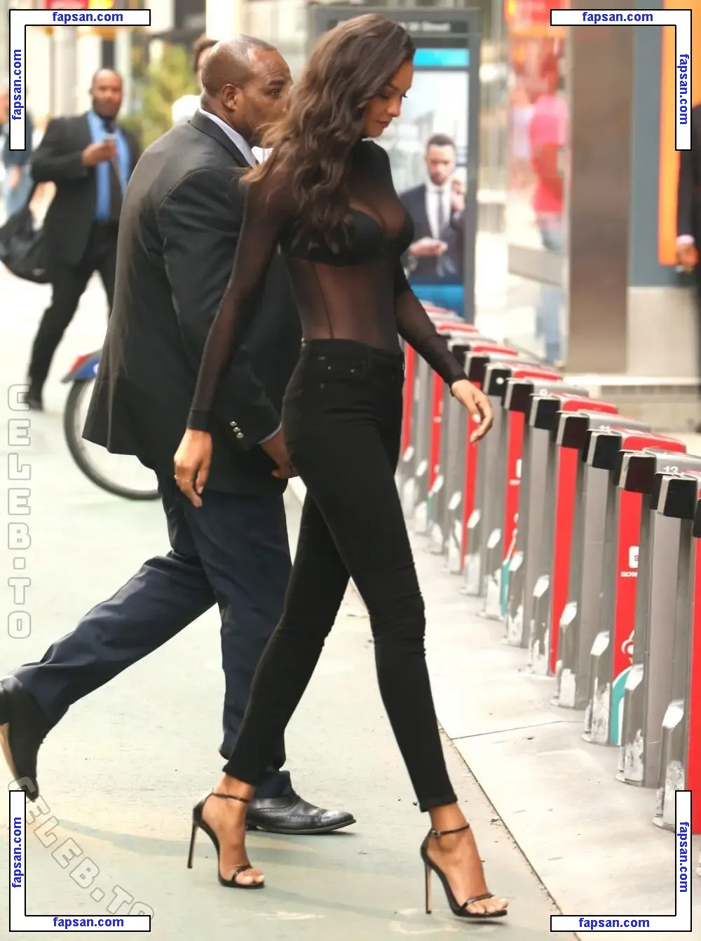 Lais Ribeiro nude photo #3658 from OnlyFans