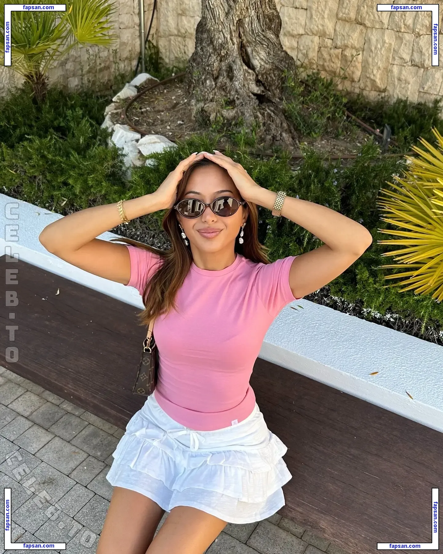 Lara Callon nude photo #0002 from OnlyFans