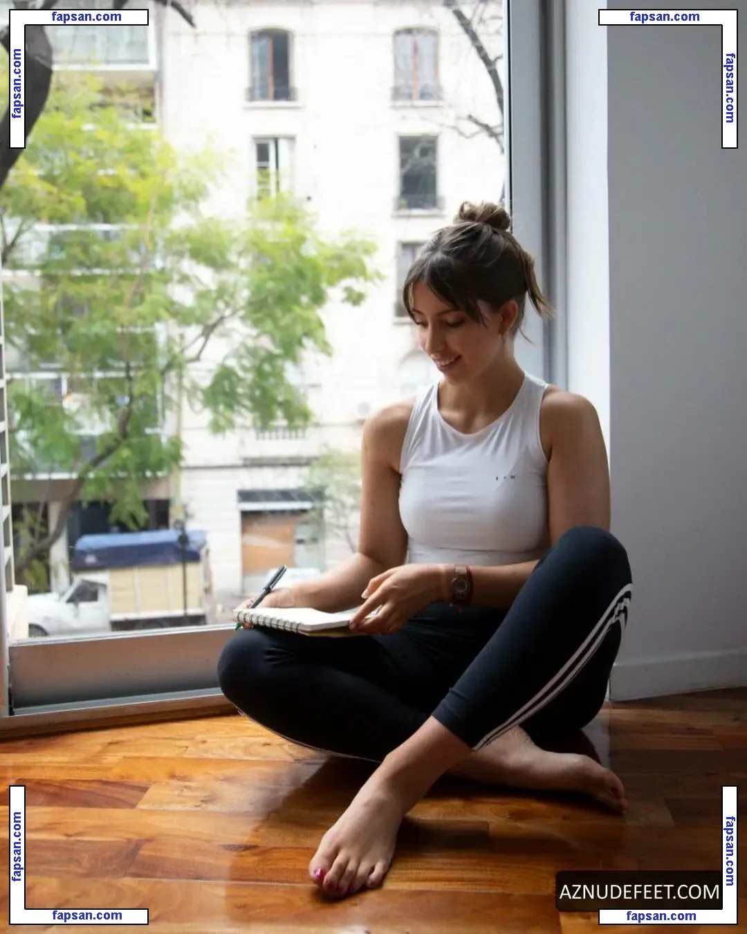 Lara López Calvo nude photo #0015 from OnlyFans